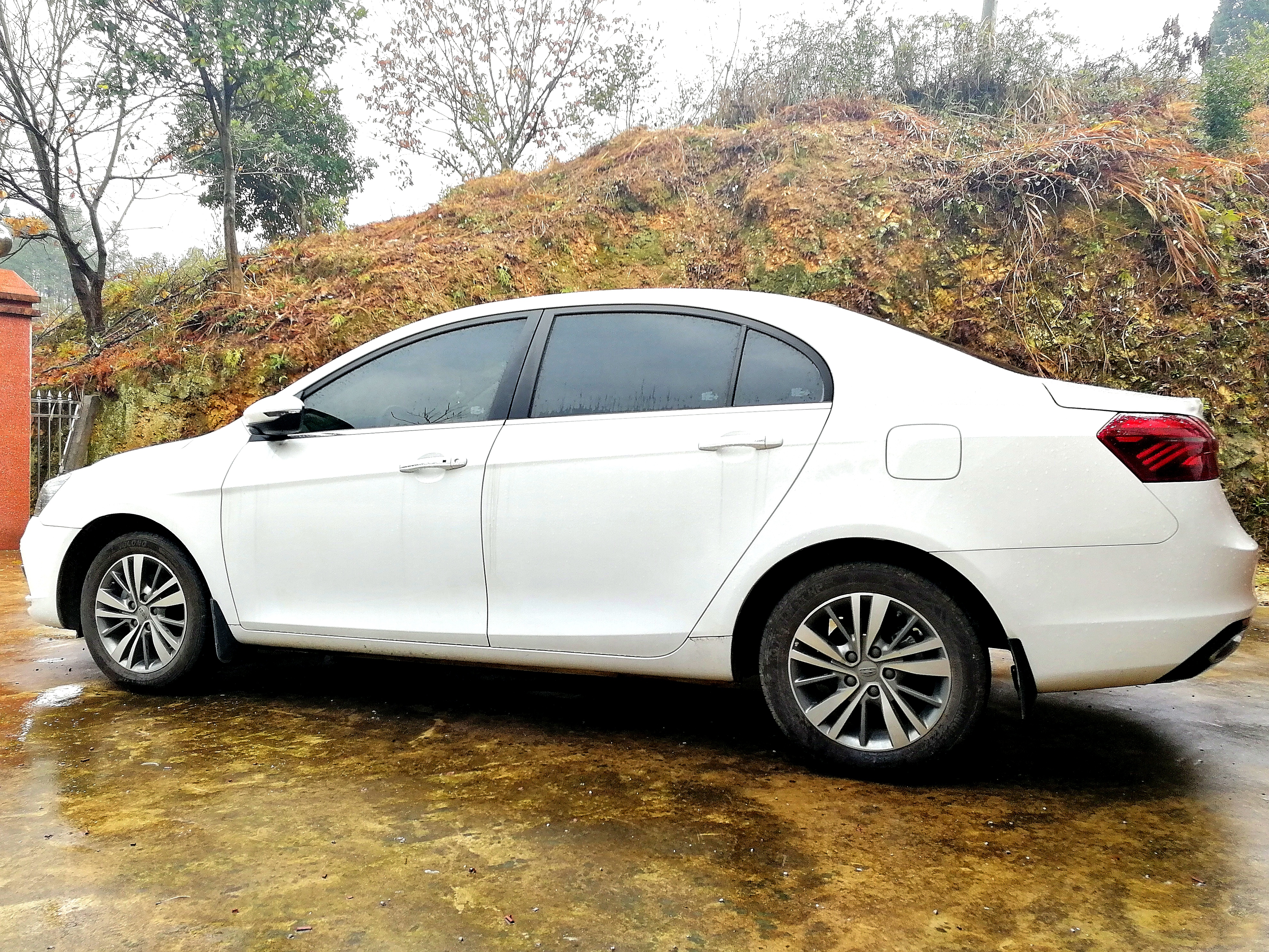 吉利帝豪2021款1.5lcvt豪华型油耗,吉利帝豪高速和市区油耗实测