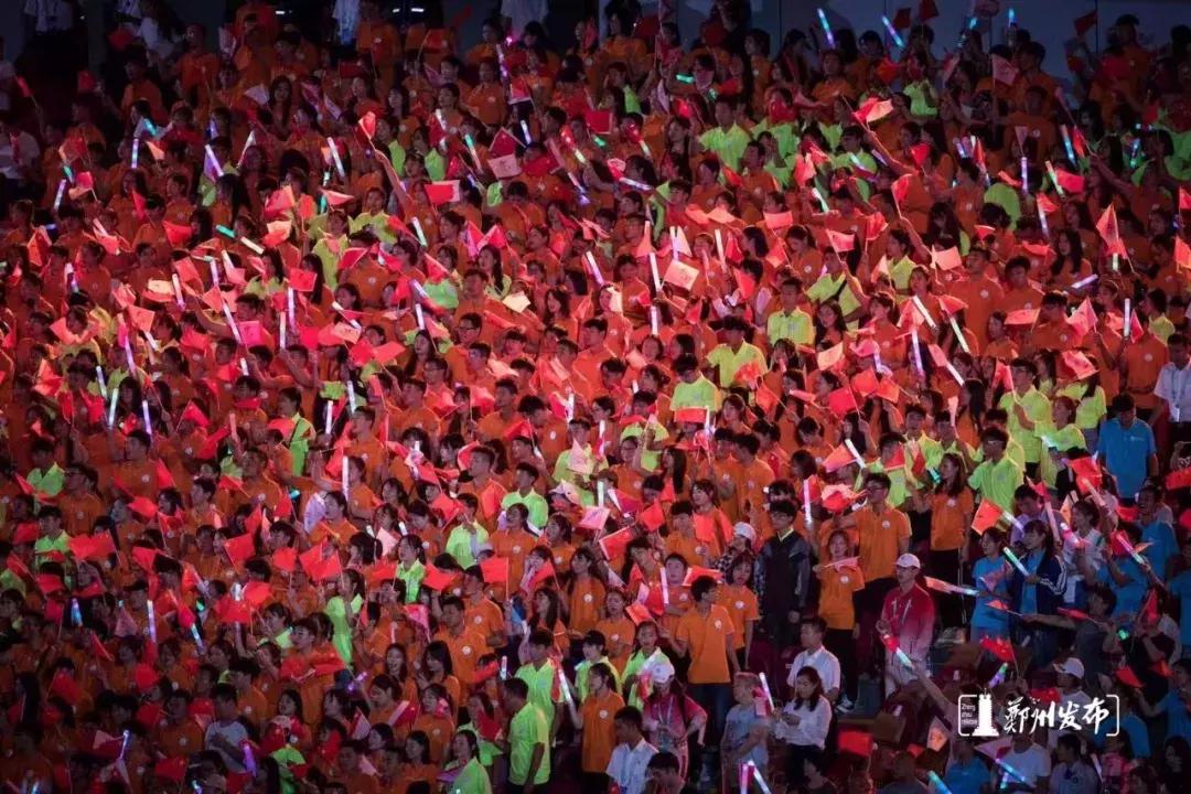 郑州奥体中心震撼场面,郑州奥体中心晚上视频