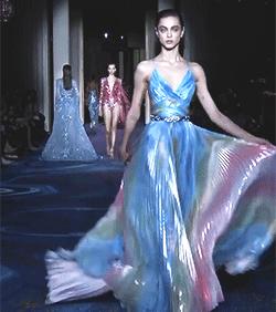 40岁刘涛大秀马甲线,胖20斤的刘涛美出新高度