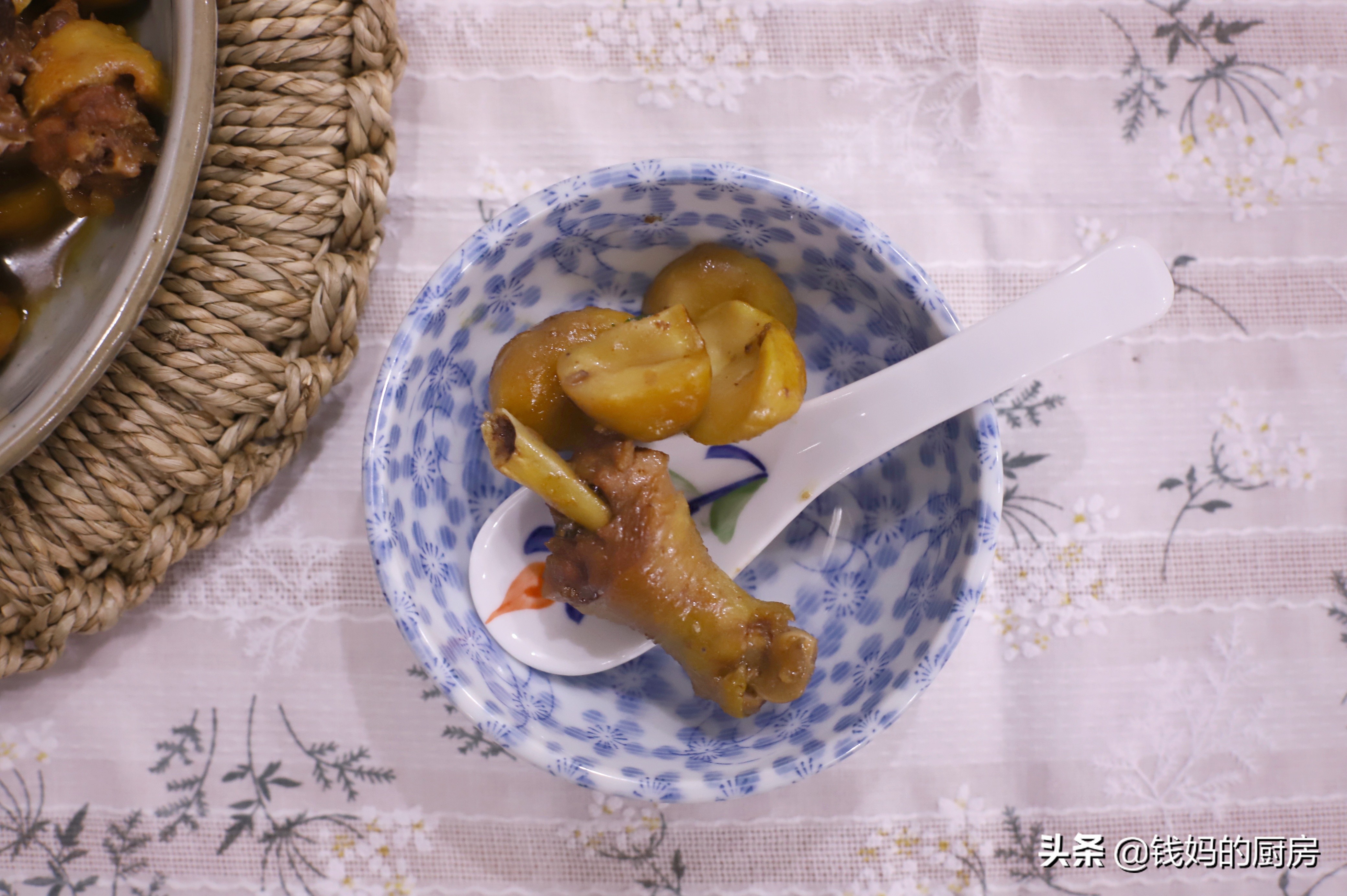 板栗焖鸡肉好吃,板栗烧个鸡简单又好吃