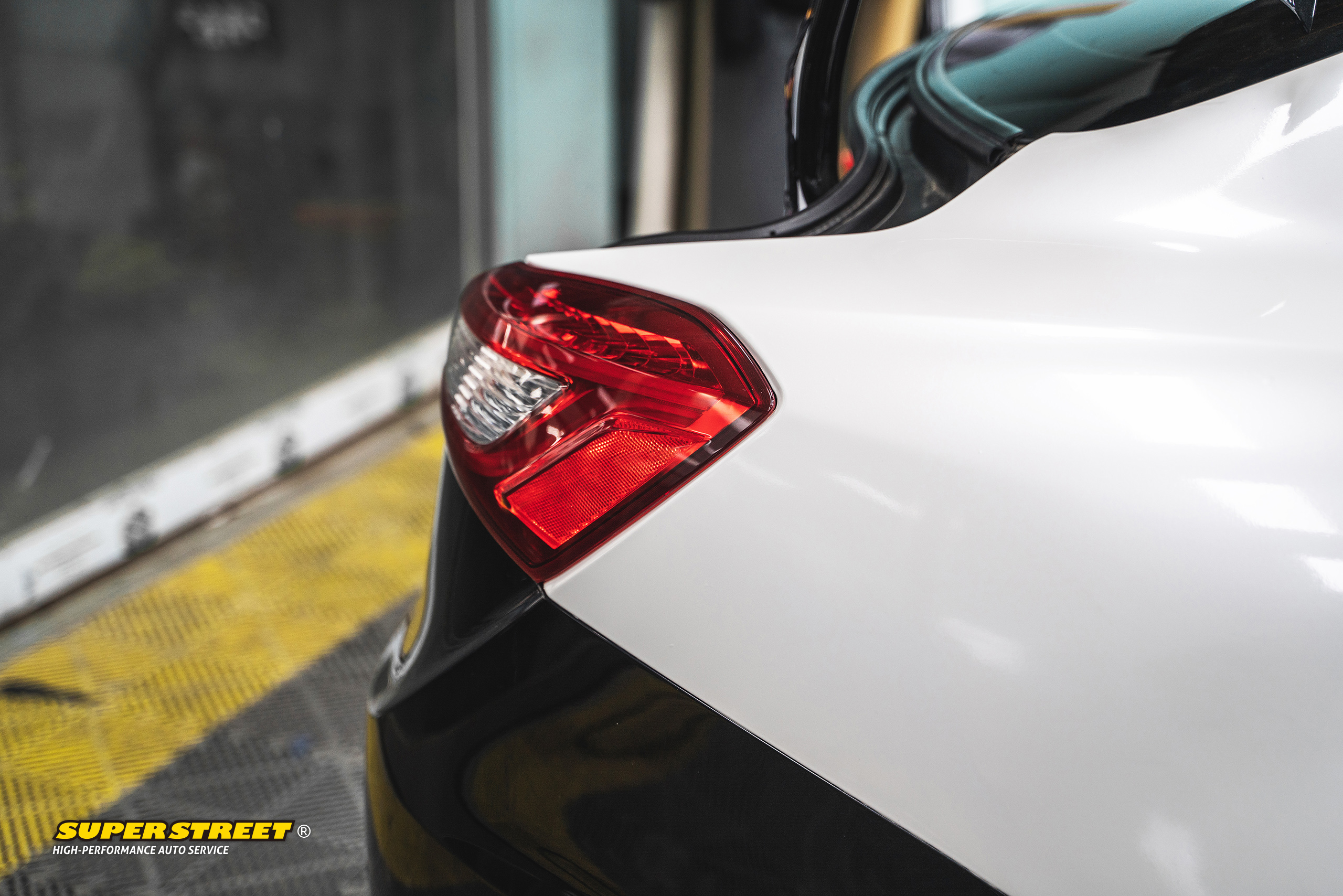 玛莎拉蒂吉博力汽车贴膜改色,superstreet改装