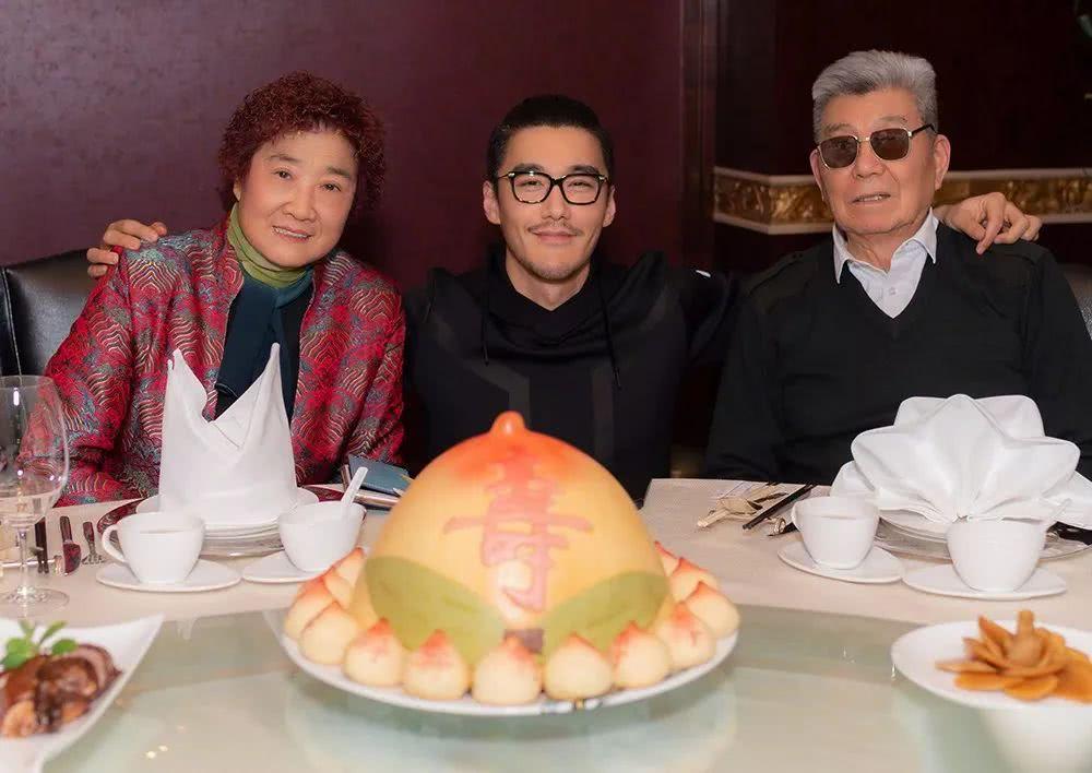 曝40岁当红已婚男星有私生子,九个未婚男明星是哪些