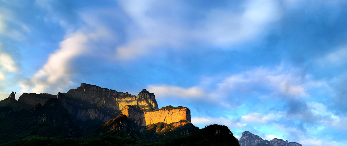 八道沟景区大门,八里沟二道门民宿