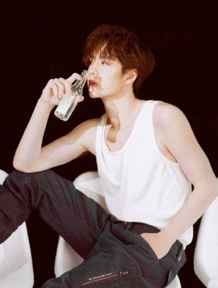 男明星有多少个王一博,明星们眼中的王一博