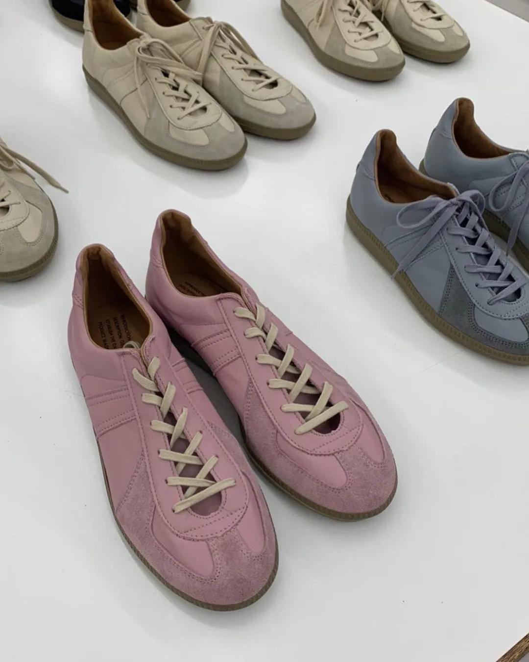 德训鞋奶油蓝白,白百何黑色德训鞋穿搭