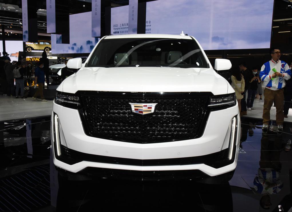 “浴皇大帝”凯雷德运动版，气场不比揽胜差，车长近5.4m+623N·m