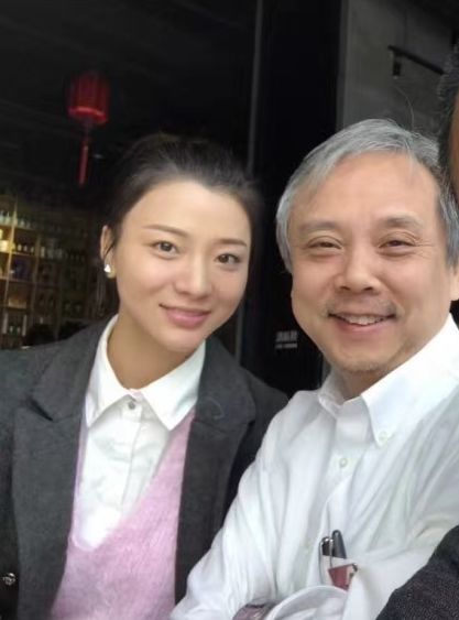 恭喜香港名模宣布注册结婚,金像奖官宣结婚