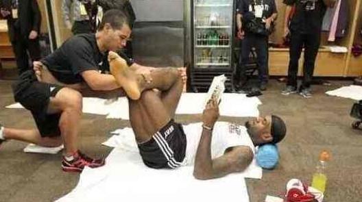 詹姆斯的恐怖肌肉,感受一下詹姆斯的肌肉