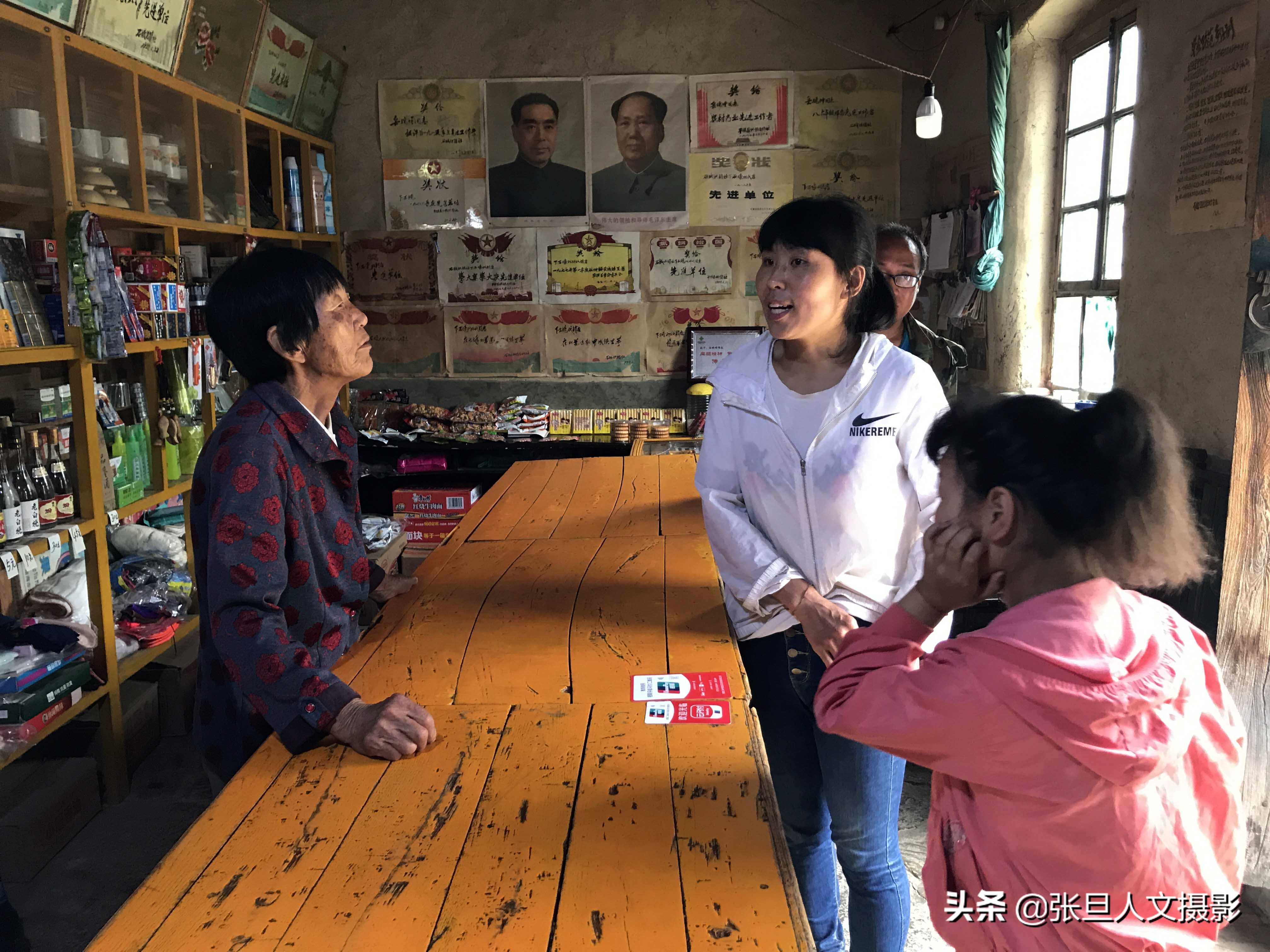 山西太行山悬崖上的石头村76岁开店的老人被央视捧成了网红