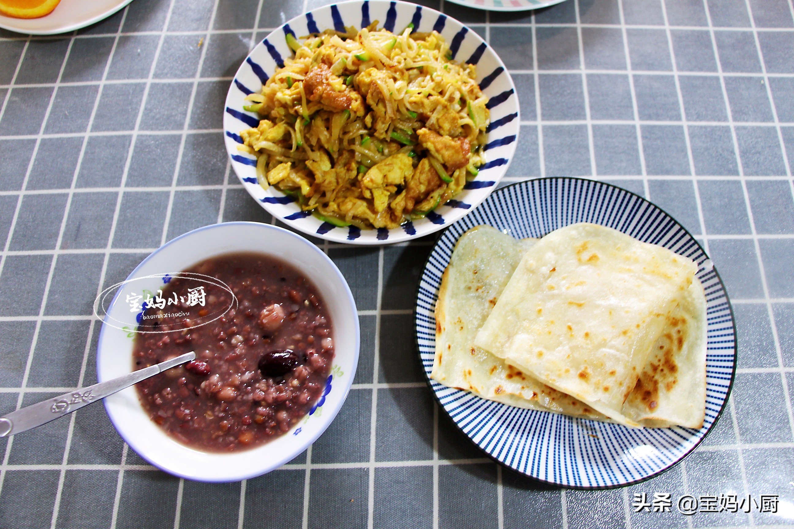 三口人中西混搭早餐，营养多吃着舒服，20分钟搞定，家人喜欢