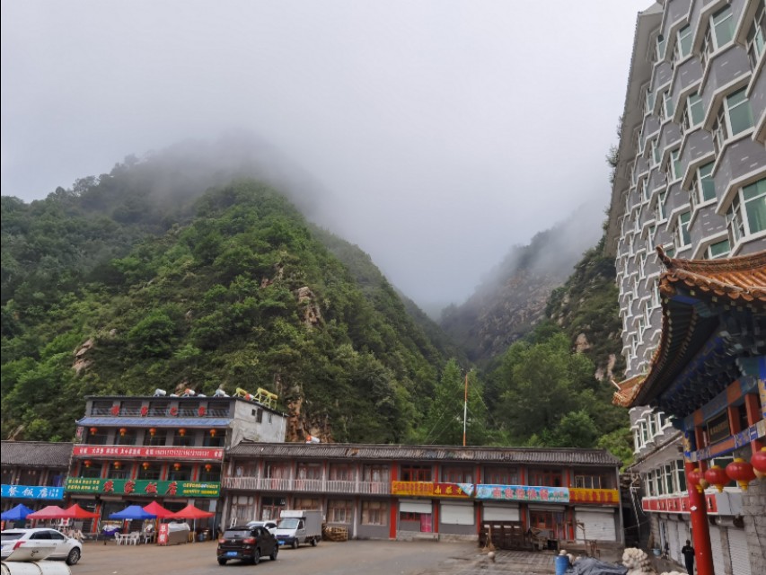 宿在驼梁，感受一种无忧的生活/郝贵云