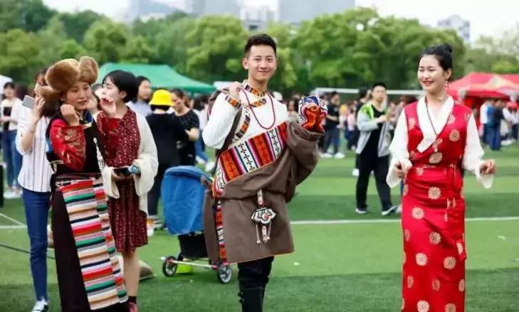 武汉最美大学中南民族大学,武汉文艺学校