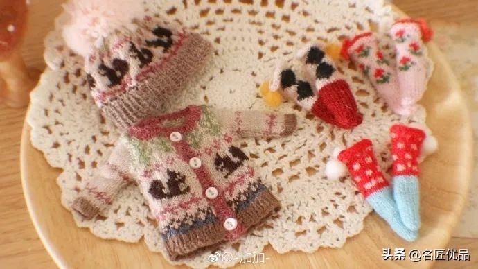 怎么用不要的衣服给玩偶做裙子,怎么给小玩偶做好看的小裙子