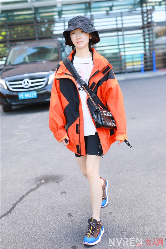 不同女明星的时尚街拍,女明星高清街拍