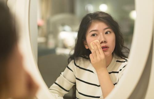 告别尴尬痘印痘博士常用3招,痘博士祛痘为啥要挑破痘痘