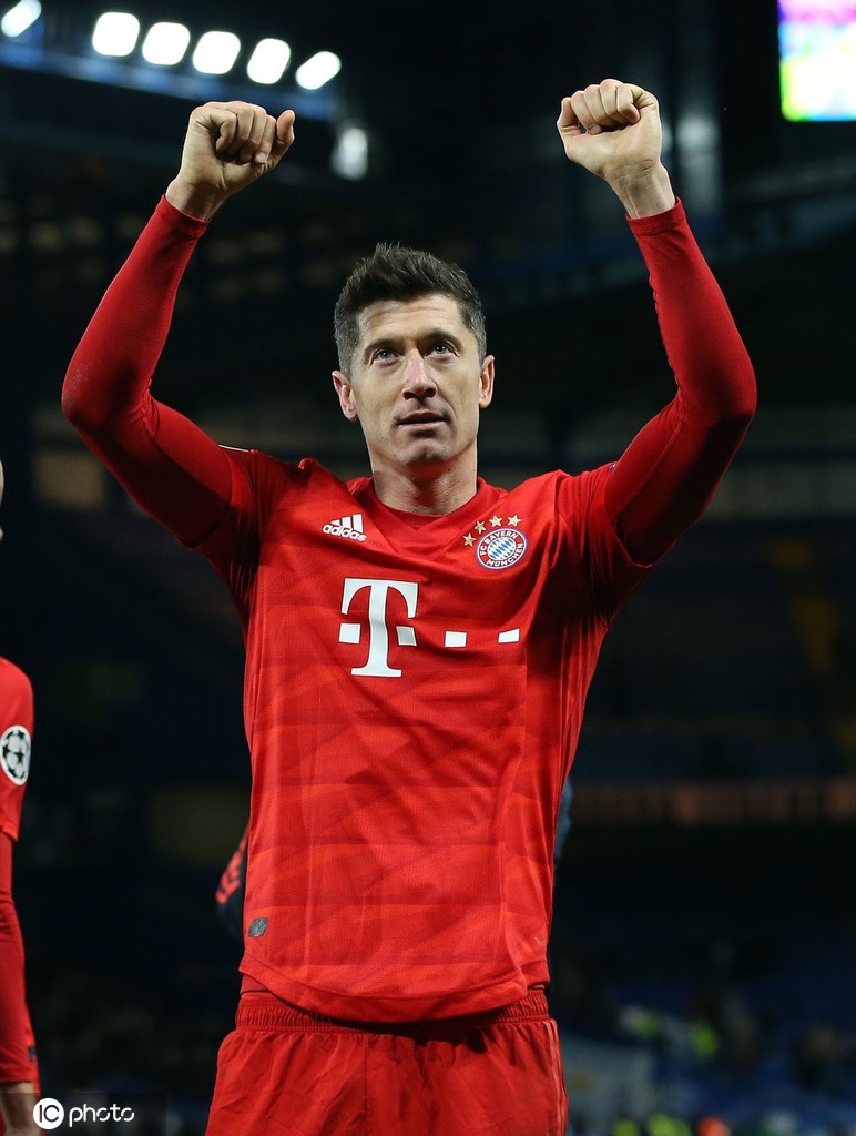 莱万评论,莱万在拜仁精彩表现