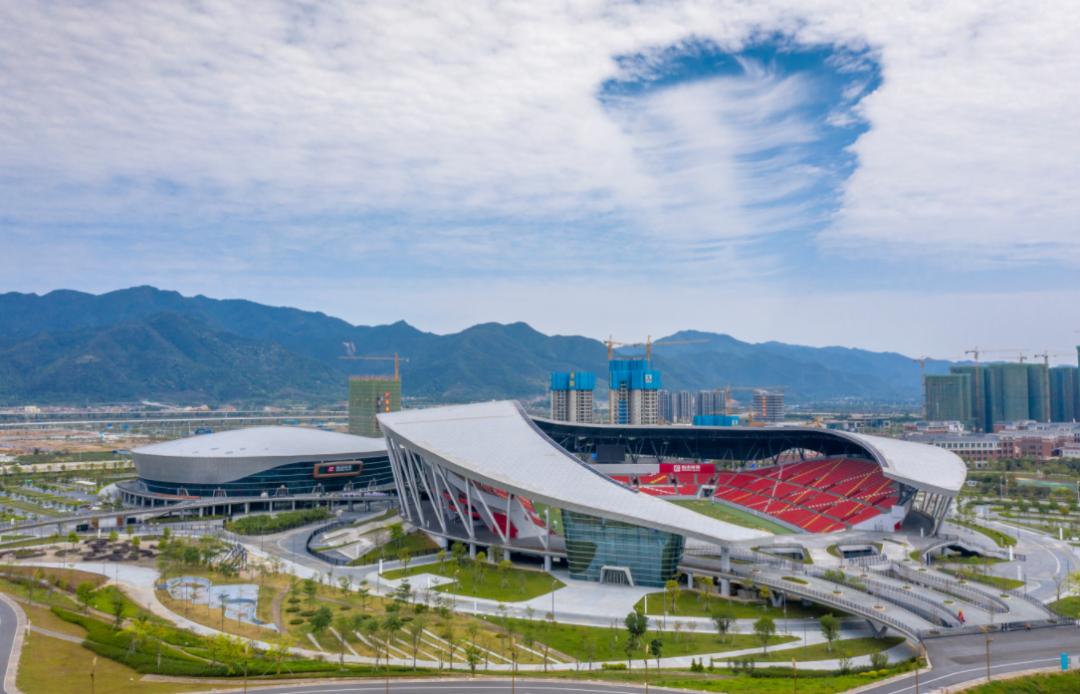 全域旅游星空屋顶“砚生水墨”.来肇庆新区体育中心领略现代美学