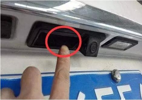 汽车钥匙锁车里怎么办不砸车窗,小车钥匙被锁在车里了如何应急