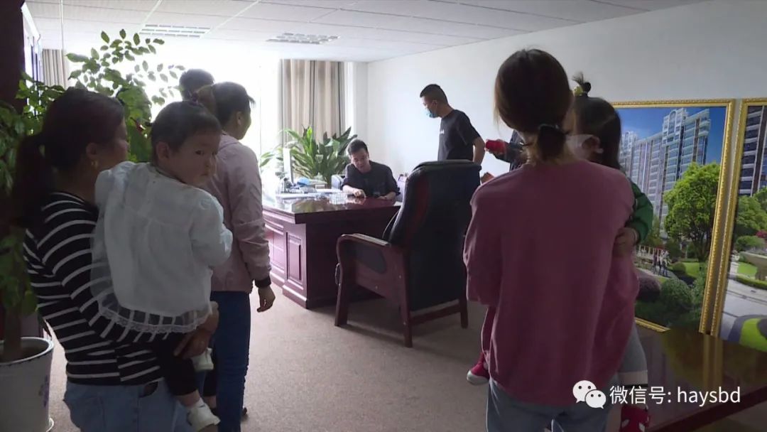 绿地改成车位物业有权收费吗,绿地变成停车场