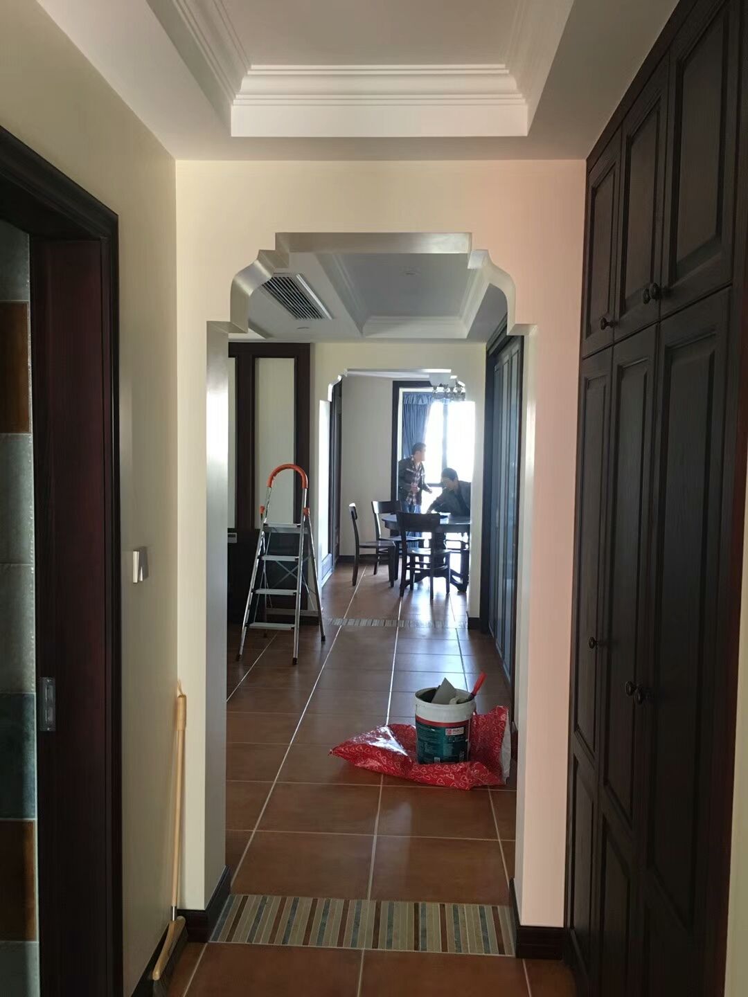 门套突出来了怎么办,门套的缝隙打胶打坏了