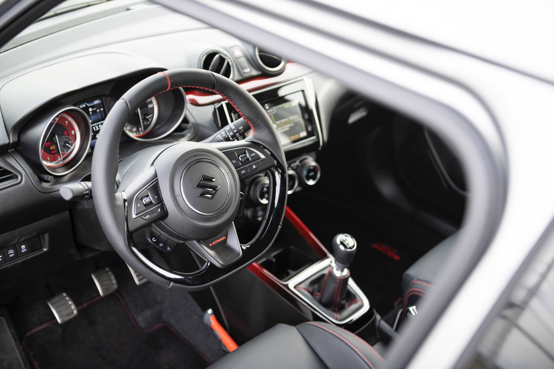 2019款铃木雨燕swift亮相,新一代铃木雨燕swift