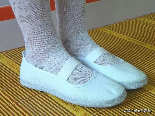 这大概是青岛人一生的第一双球鞋了吧？你也是这样的吧？