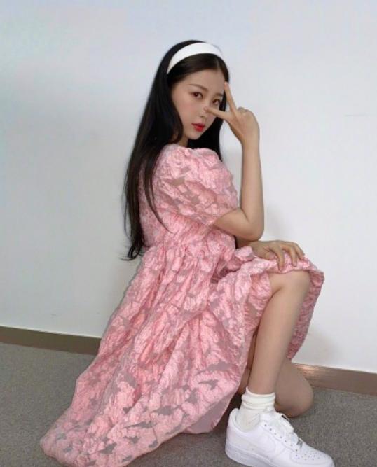 秋冬高级配色指南,蓝粉高级配色穿搭