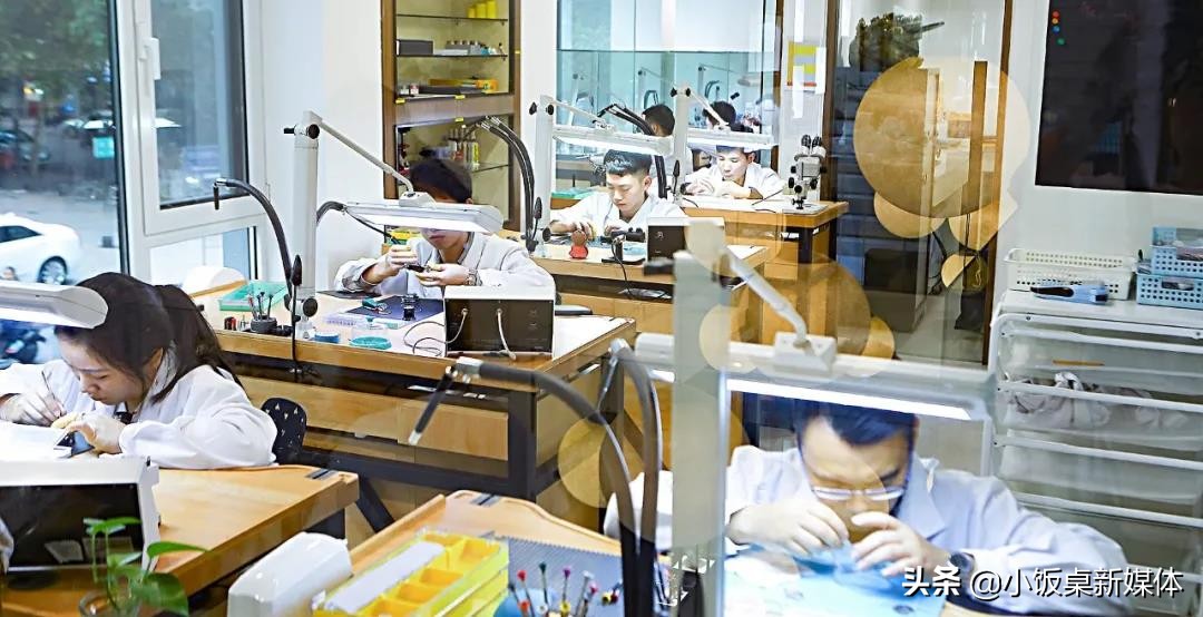 靠直播卖东西,靠直播一年卖1000亿