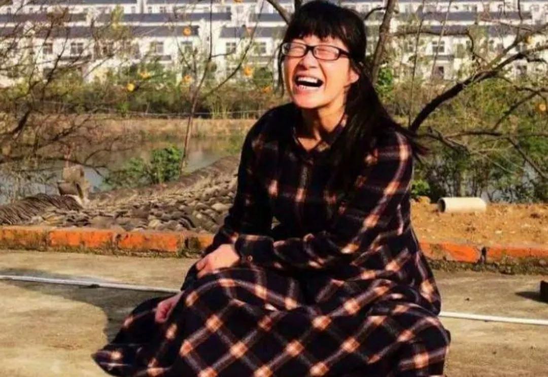 读余秀华的诗经典语录,刚好余秀华