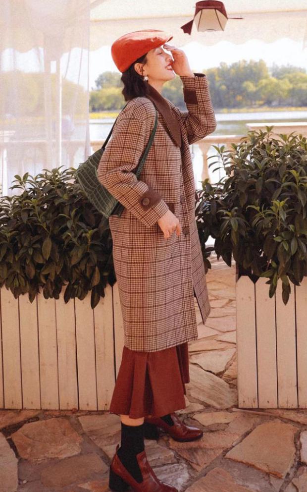 搭配大衣的修身显瘦长裙,黑色呢大衣长裙显瘦穿搭