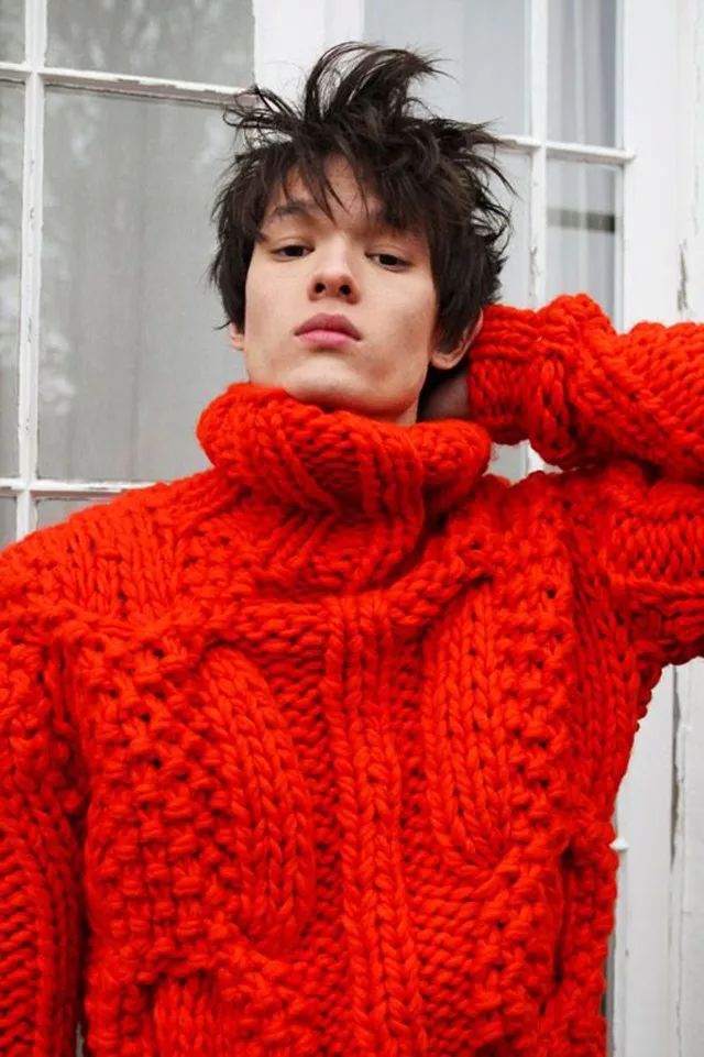 高领羊毛衫扎脖子处理最简单方法,高领小技巧