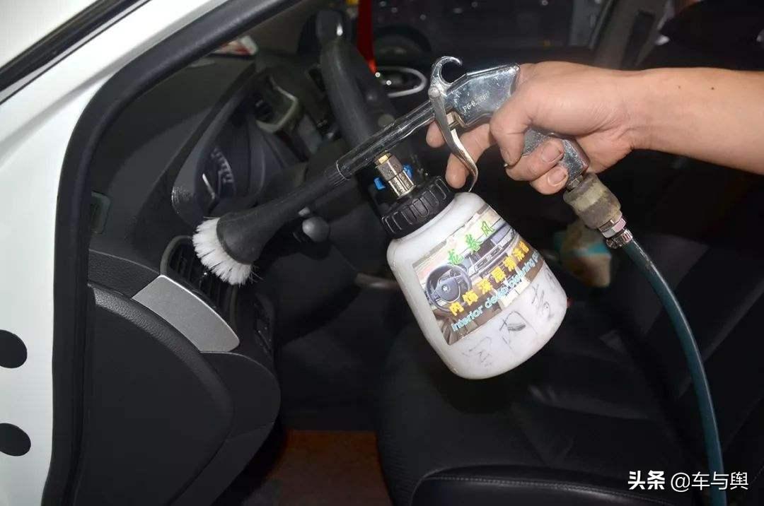 如何用空调去除车内异味,关闭车内空调后过一会儿有异味