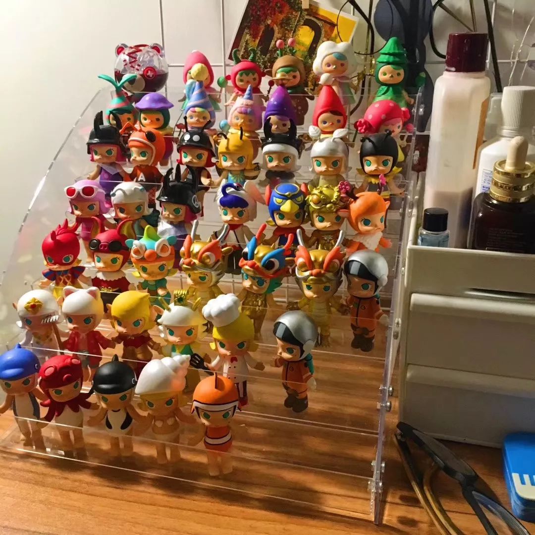 “我，21岁单身男，靠300个娃娃续命”：那些你无法想象的爱