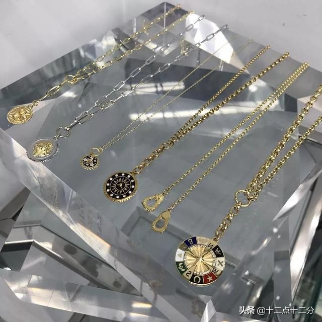 权志龙姐姐的品牌2021年服装走秀,杨颖穿权志龙联名衣服