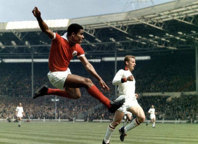 葡萄牙足球十大巨星排名图片,葡萄牙止步4强c罗历史地位