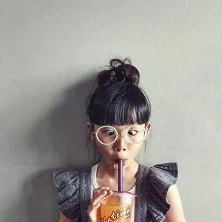 9岁小姑娘滑板视频,9岁滑板女孩