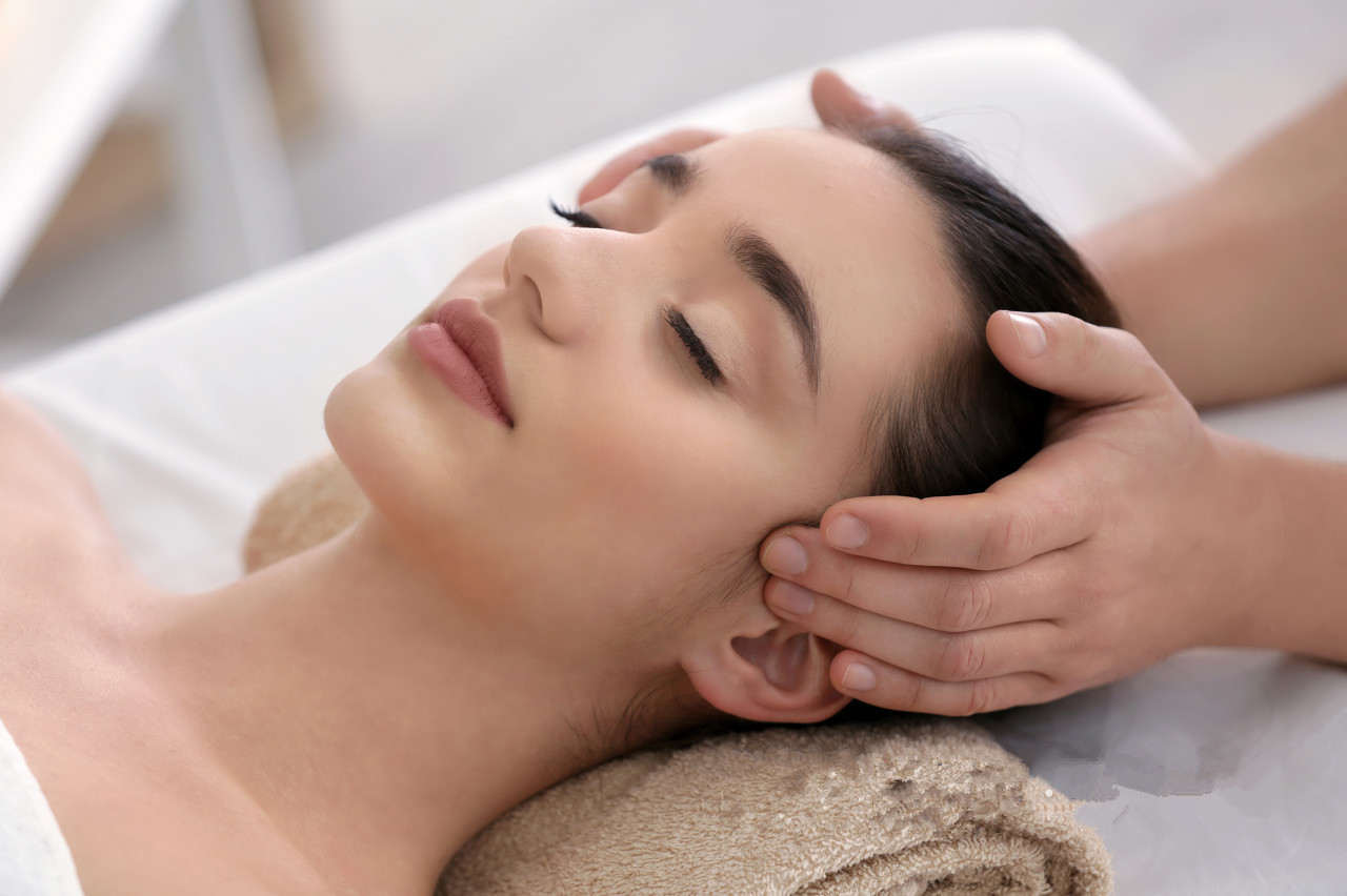 美容淡斑脸有光泽按哪个穴位,脸上的美容穴位多长时间按摩一次