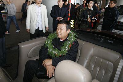 他被称为足球教父，晚年投身公益事业，得到罗纳尔多支持