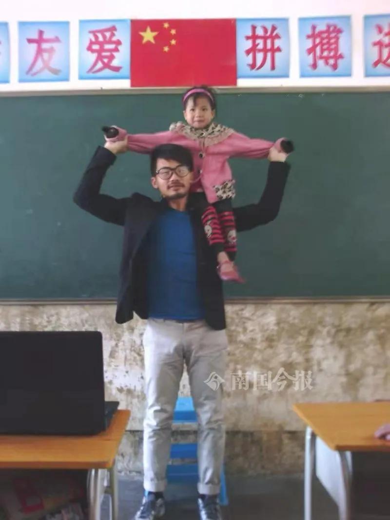 给学生买卫生巾上生理课的男老师在快手上火了!他说:广西山区孩子还需这些东西