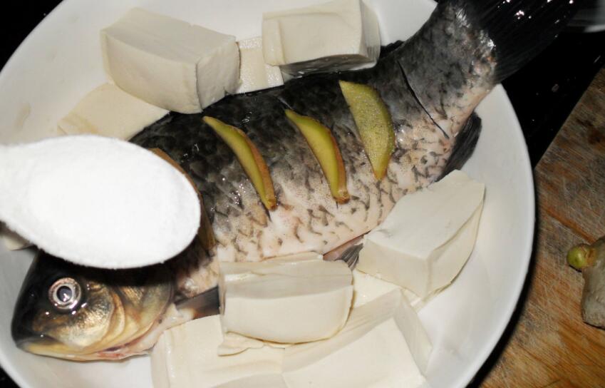 熬鱼汤一定要开水吗,鱼汤熬不白可以加牛奶吗