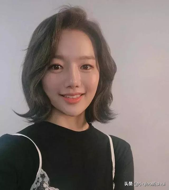 适合圆脸的齐肩锁骨发造型烫发,齐肩锁骨发圆脸卷发