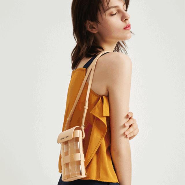 女生都应该有一款小ck,适合男生的小ck