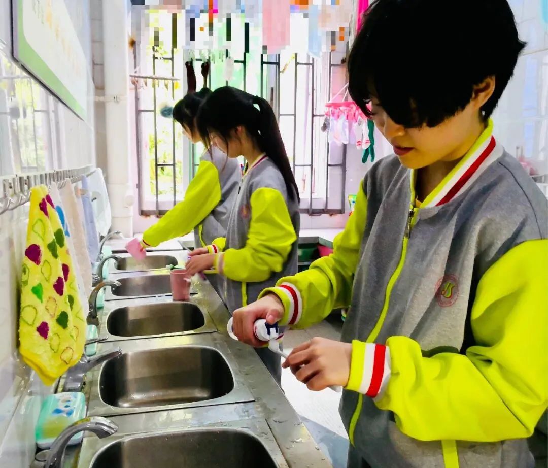 重庆环境最好的学校,重庆哪所学校宿舍和伙食最好