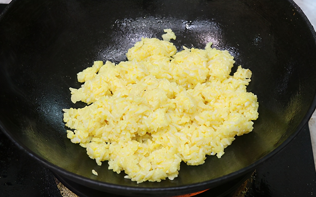 黄金蛋炒饭粒粒分明,最正宗的黄金蛋炒饭
