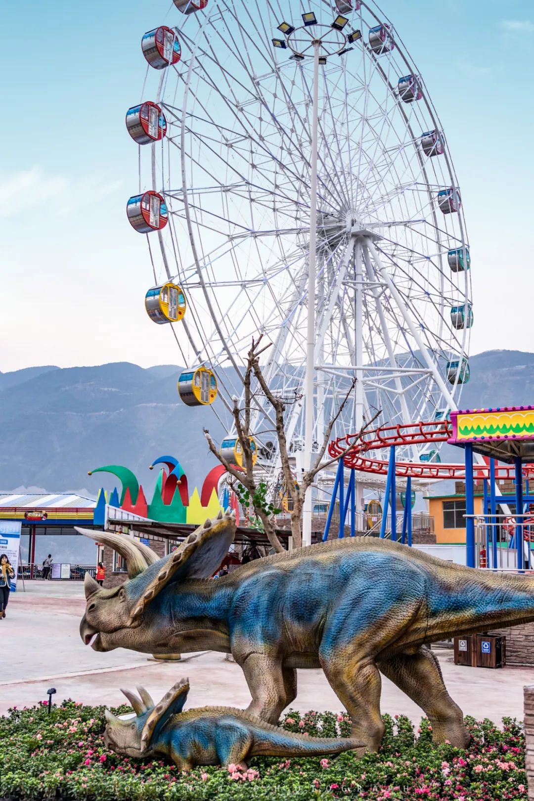 春节假期好去处，打卡巫山“悬崖”上的游乐场「图文、视频」