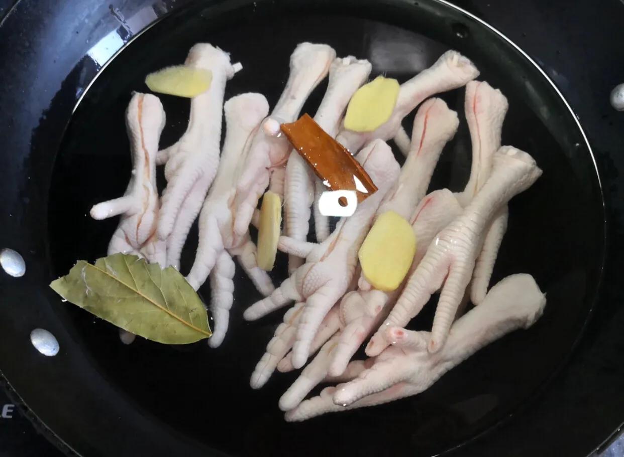 软烂脱骨鸡爪的做法,脱骨鸡爪煮法