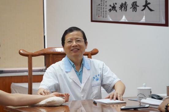 承袭岐黄成大道传承国粹济苍生——专访湖南省名中医卜献春教授