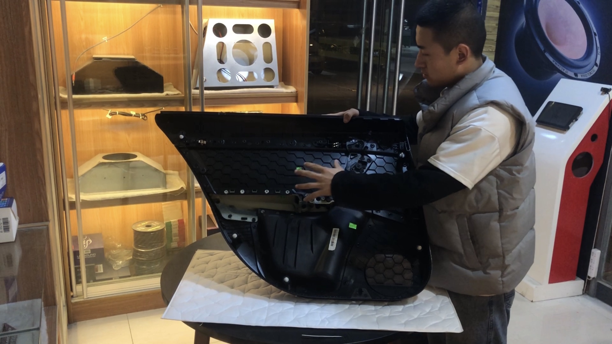 解决车内异响的物品,车内异响能不能用胶水