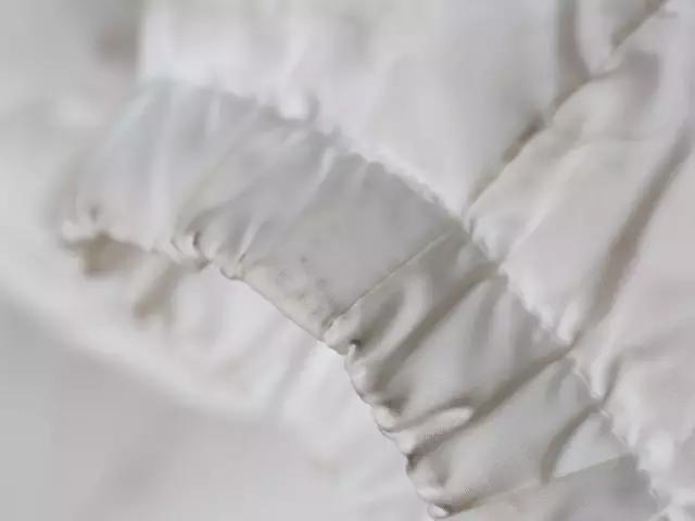 羽绒服脏了不用洗只用一招就搞定,羽绒服局部脏了不用干洗剂怎么洗