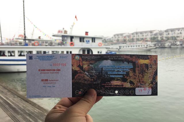 这里虽然风景如画人们生活的却很凄惨没日没夜的追着大船讨生活